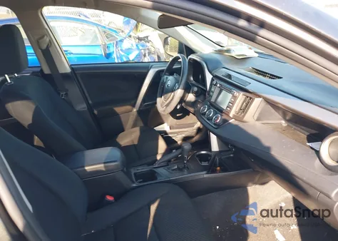 2017 Toyota Rav4 Le z USA, uszkodzony, nr VIN JTMBFREV3HJ144115